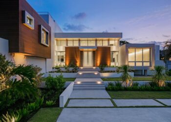 Illuminating Your Spaces with Outdoor Lighting Tips – Goldberg Home