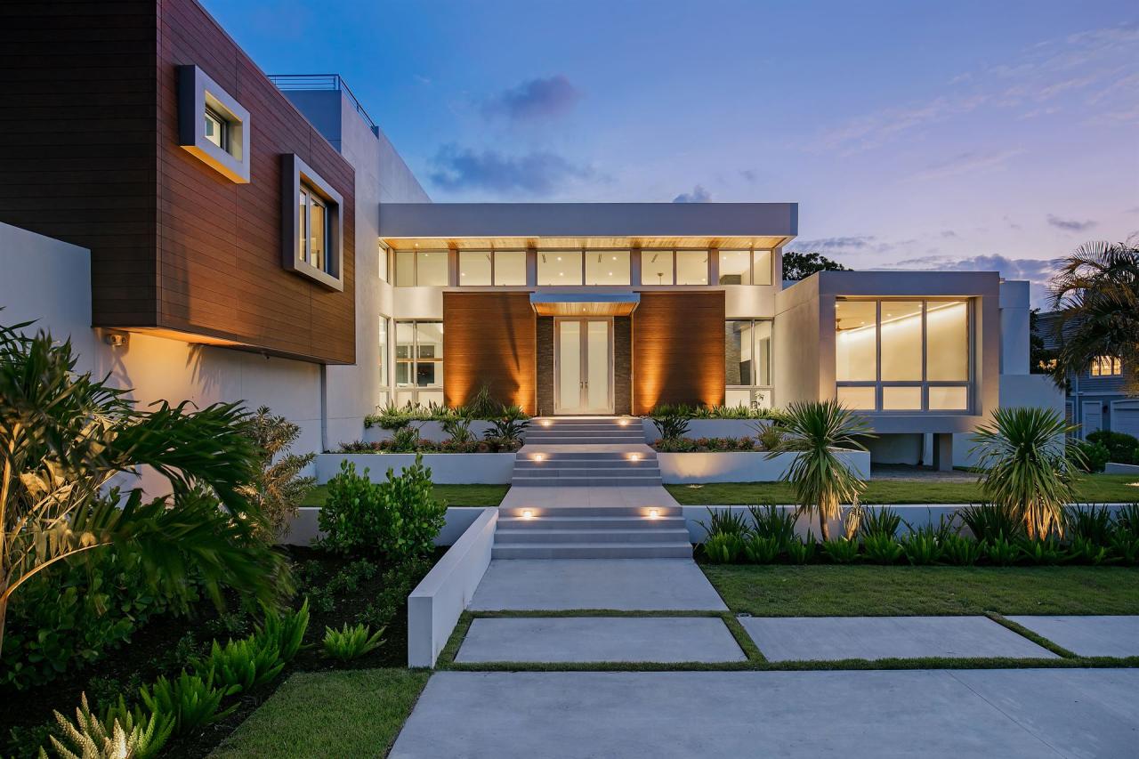 Illuminating Your Spaces with Outdoor Lighting Tips – Goldberg Home Illuminating Your Spaces with Outdoor Lighting Tips – Goldberg Home